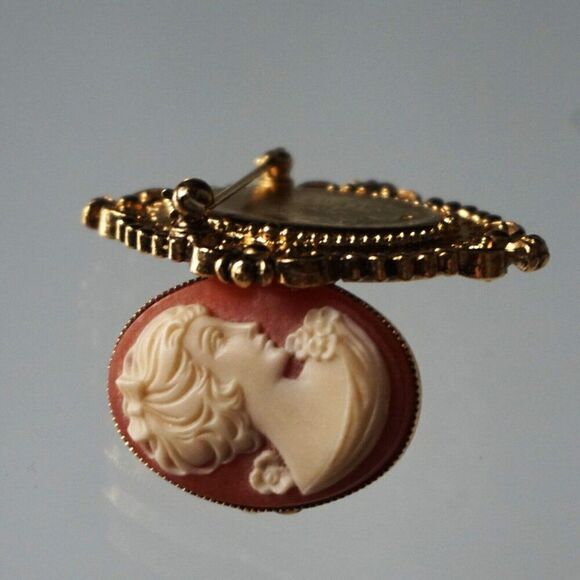 Vintage Cameo Perfume Compact Locket Gold Tone Brooch Pin Signed AVON - Picture 6 of 8